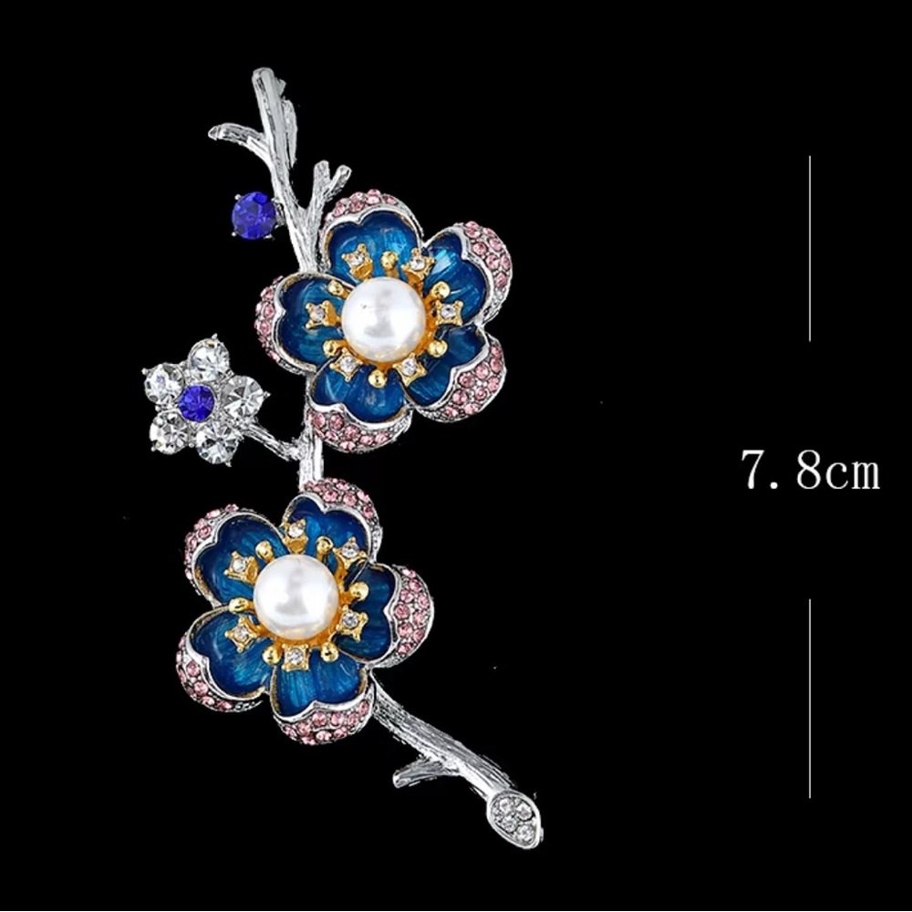 Elegant Floral Brooch with Pearls